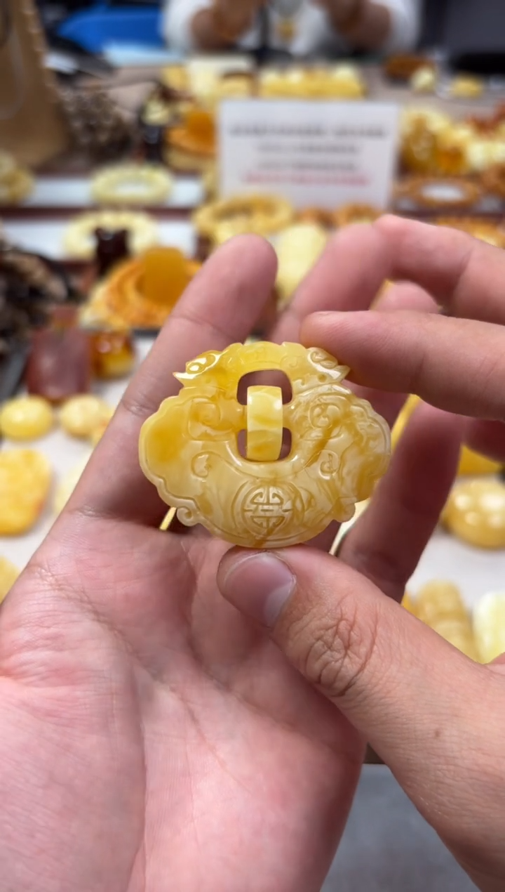 【闪购商品】蜜蜡裸石未镶嵌如意