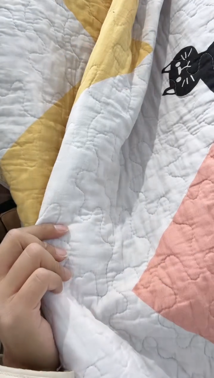 棉200*230纯棉床盖107号有点脏迹瑕疵