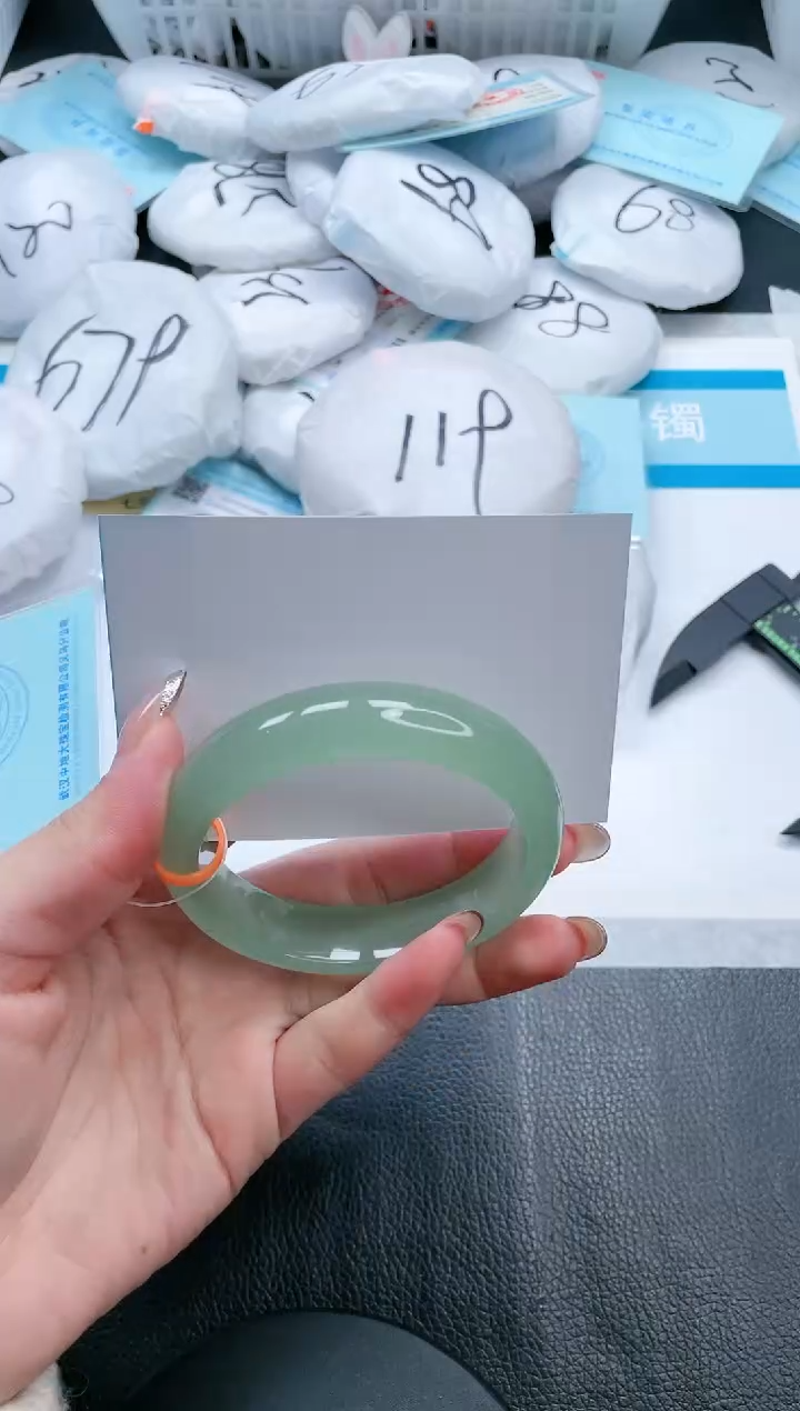 【闪购商品】石英质玉手镯未镶嵌16V380-58