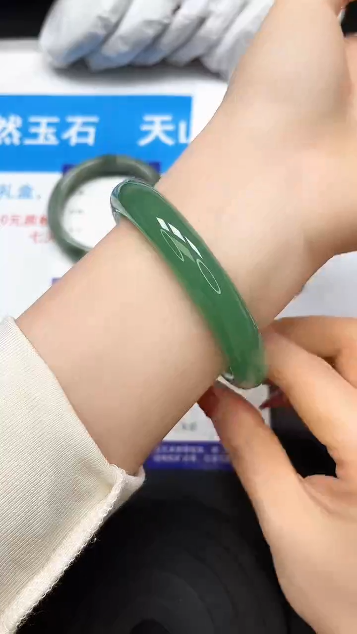 【闪购商品】石英质玉手镯未镶嵌184/64