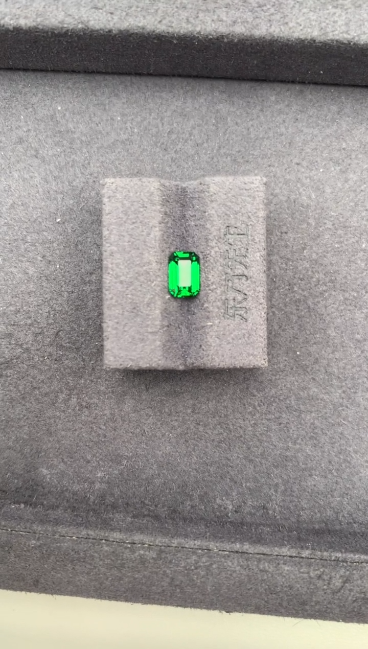 未镶嵌珠宝半成品石榴石1.05ct沙弗莱  定制  GH