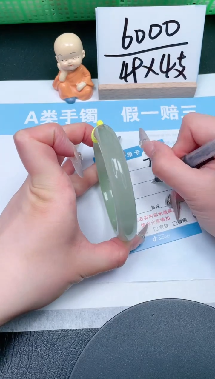 【闪购商品】石英质玉手镯未镶嵌70-64