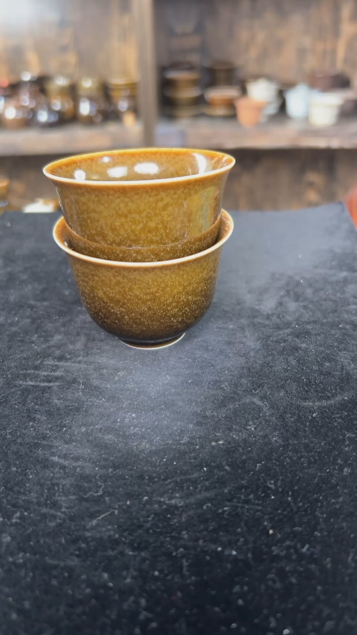 鳝鱼黄色的小客杯 两只