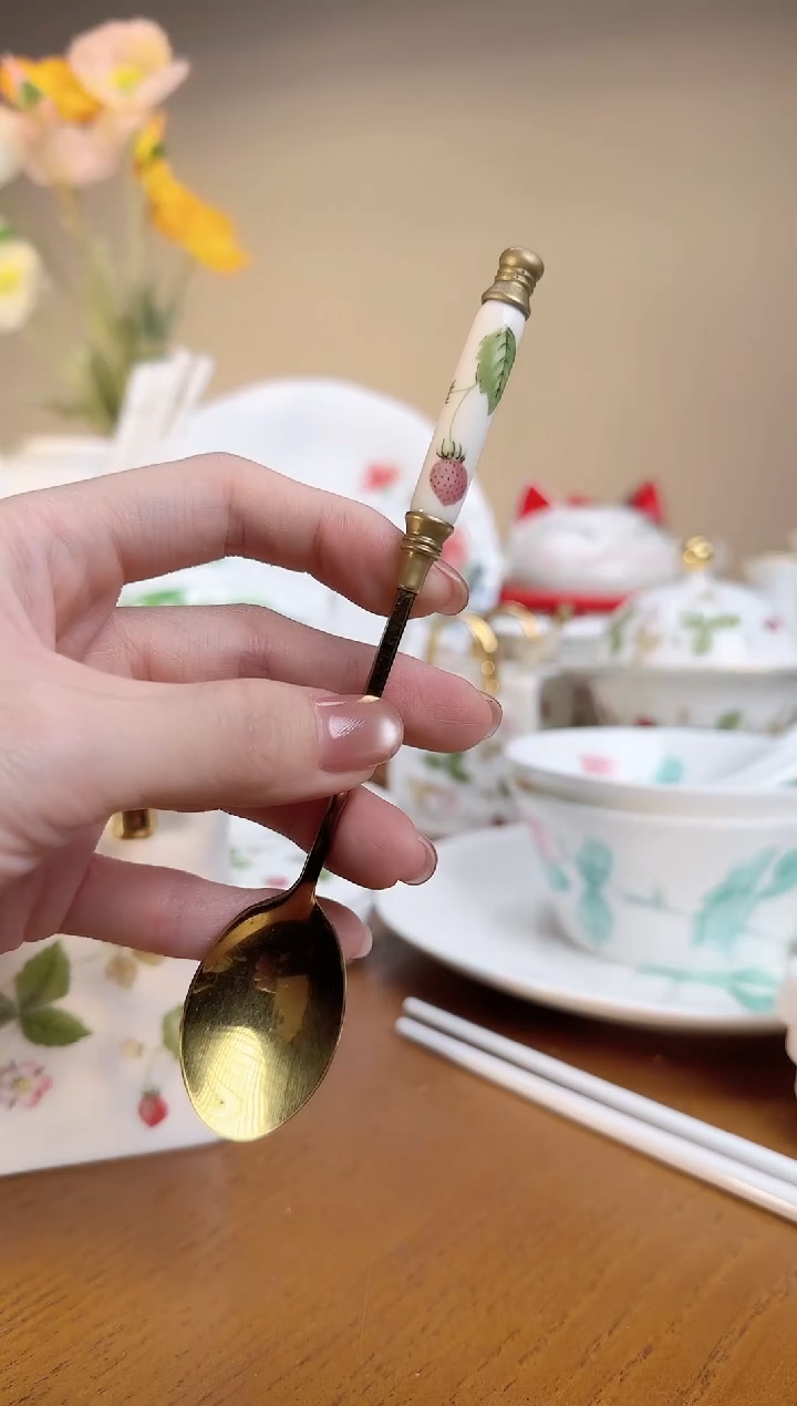 【闪购商品】高骨瓷铜勺子高骨瓷铜勺子