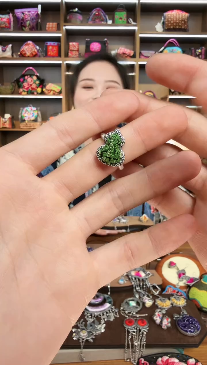 【闪购商品】织绣179蒙阿苏苗绣传承