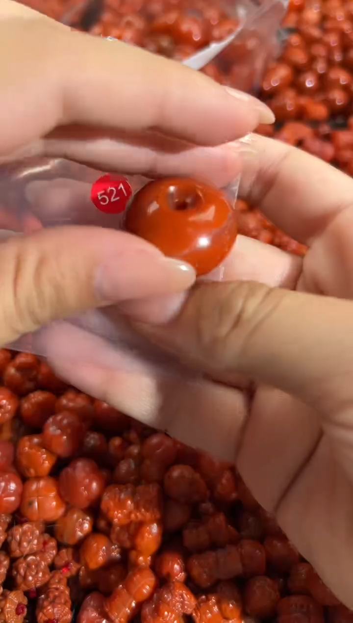 颈饰未镶嵌南红玛瑙1