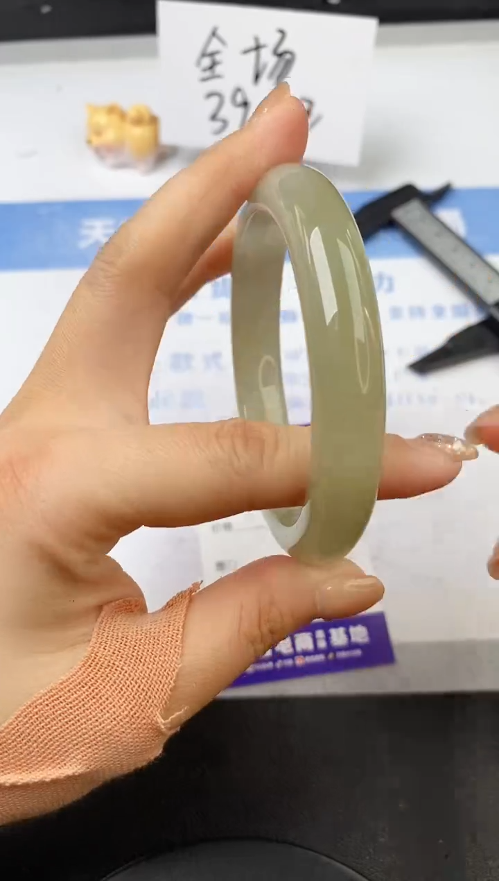 【闪购商品】石英质玉手镯未镶嵌s309-DC