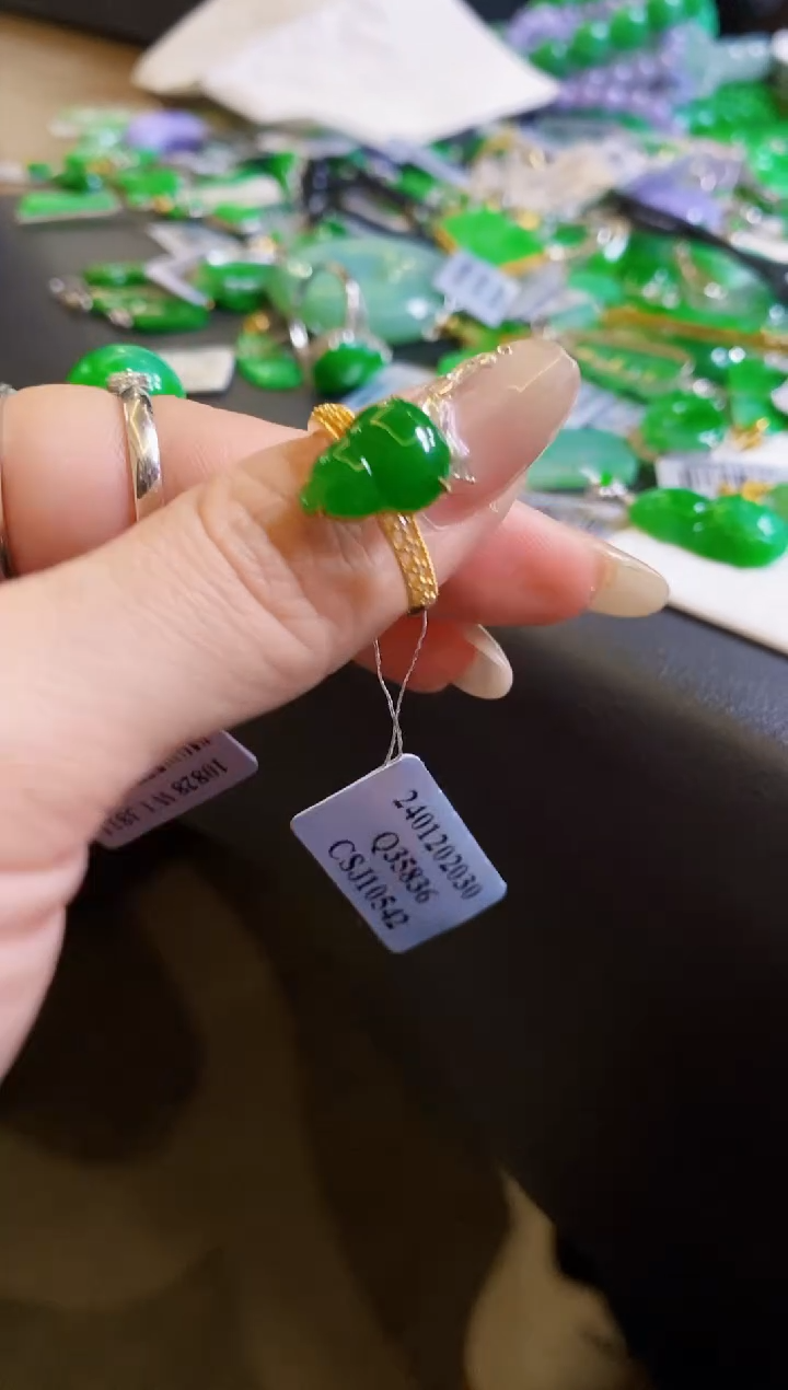 【闪购商品】定制翡翠18K金镶嵌戒指