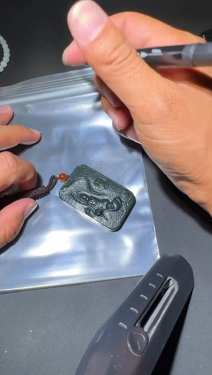 未镶嵌和田玉（糖玉）挂件和田玉