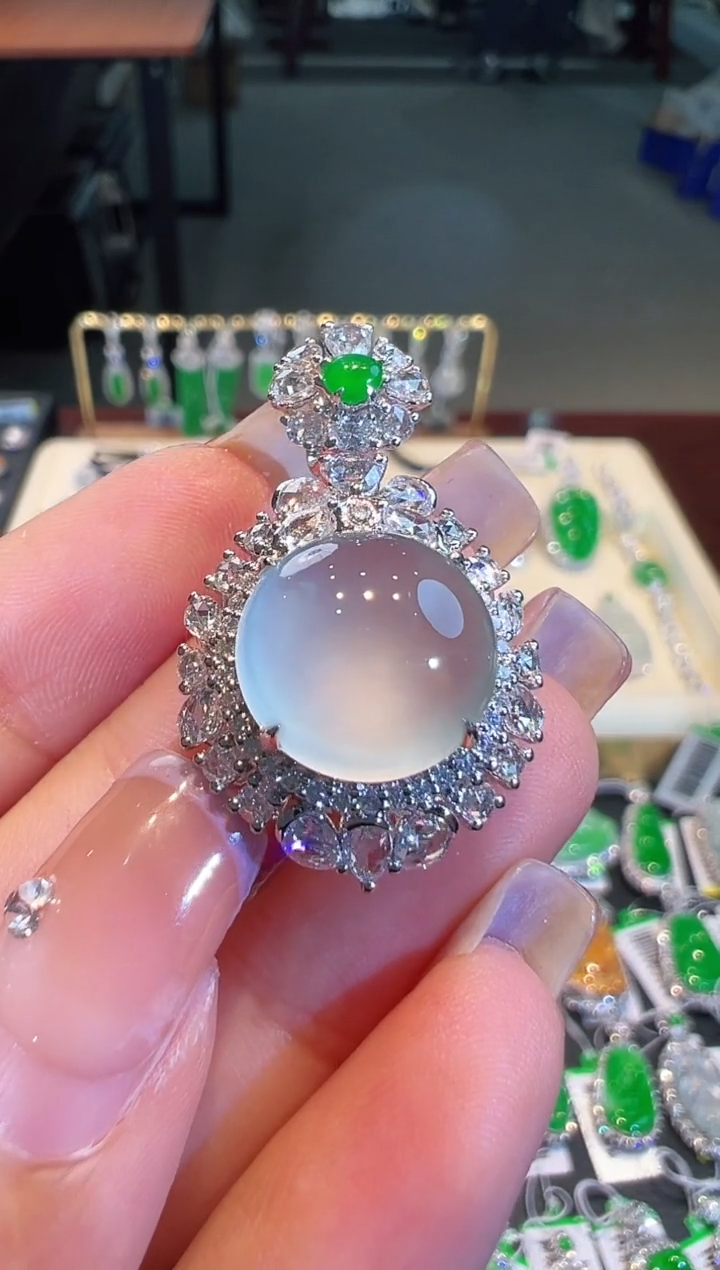 【闪购商品】翡翠吊坠(不含链)18K金镶嵌翡翠