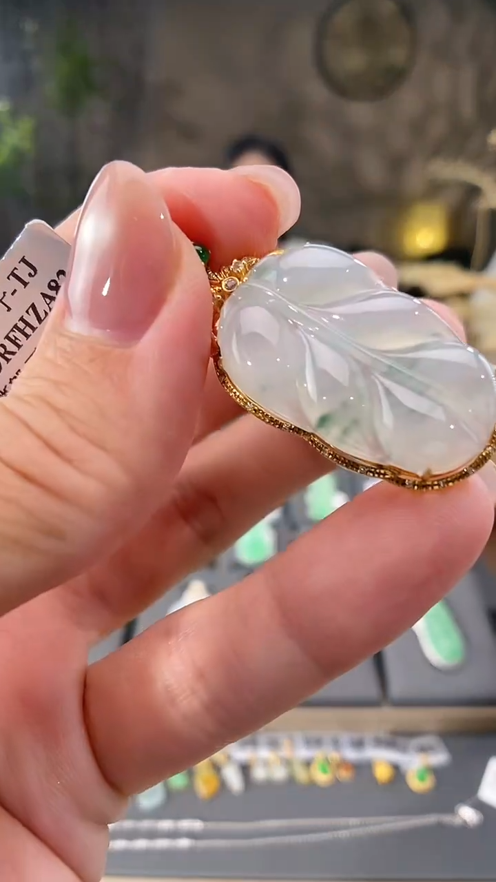 吊坠(不含链)18K金镶嵌翡翠叶子