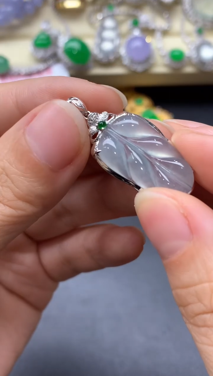 颈饰18K金镶嵌翡翠440-中国好珍宝