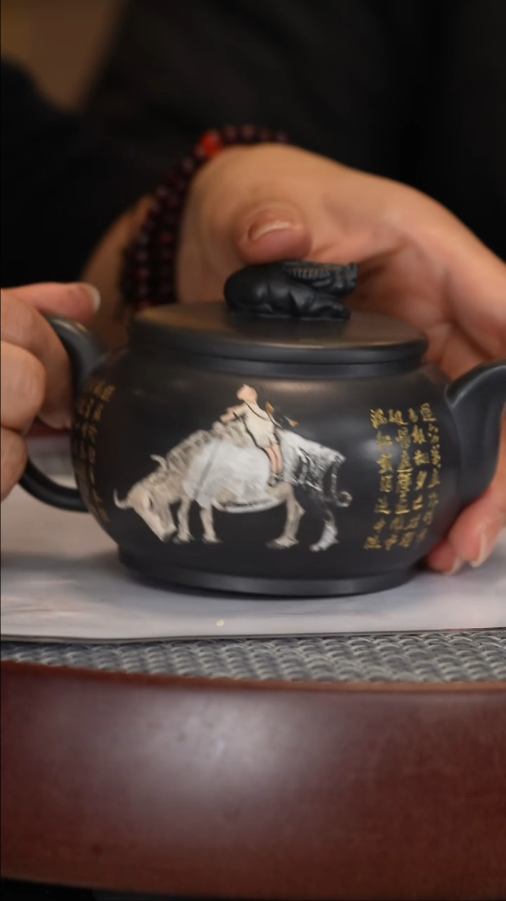 【闪购商品】紫砂茶壶【王志刚】黑泥牛气冲天  260CC