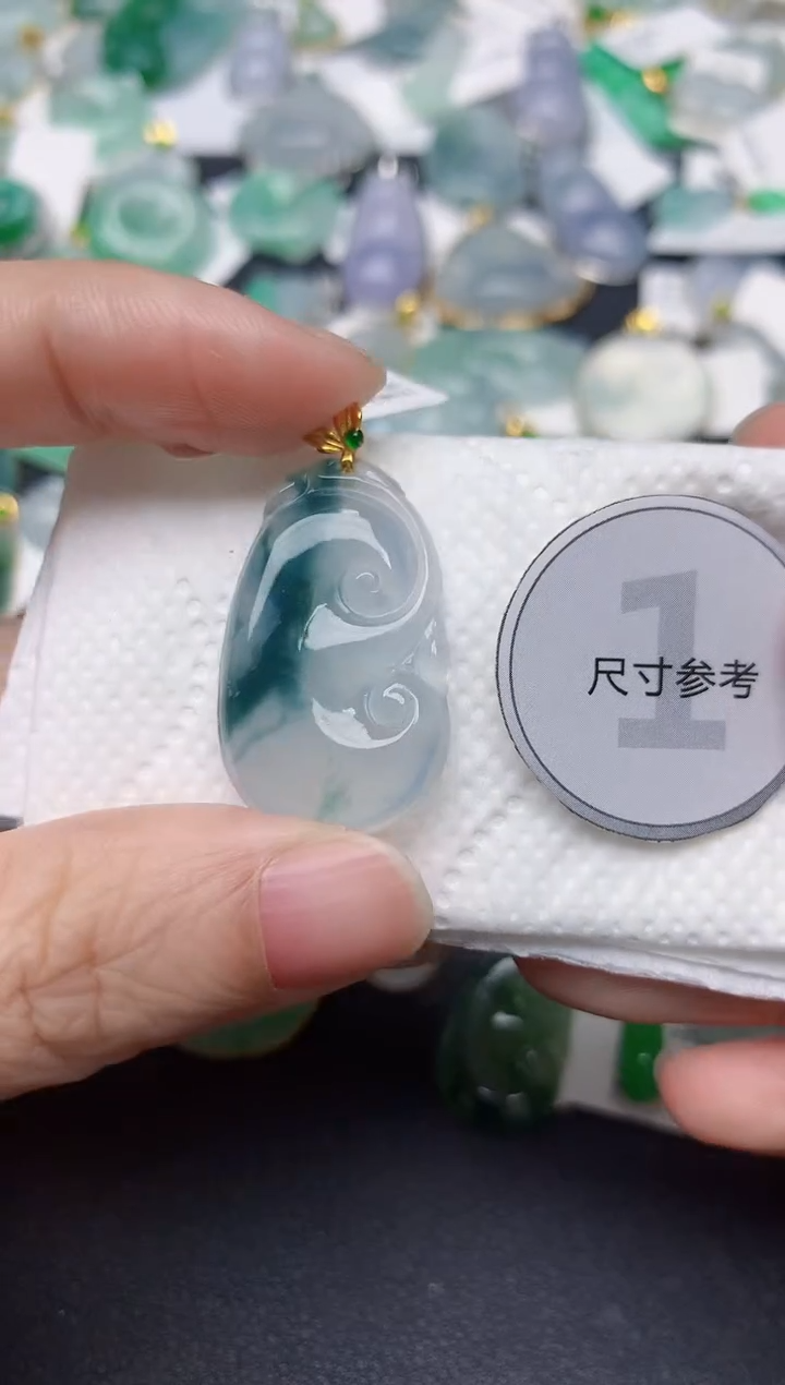 颈饰18K金镶嵌翡翠天然翡翠A货