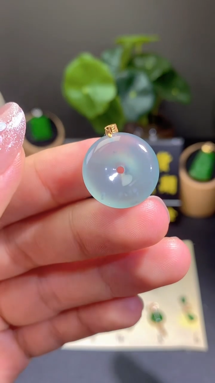 翡翠18K金镶嵌颈饰翡翠A货