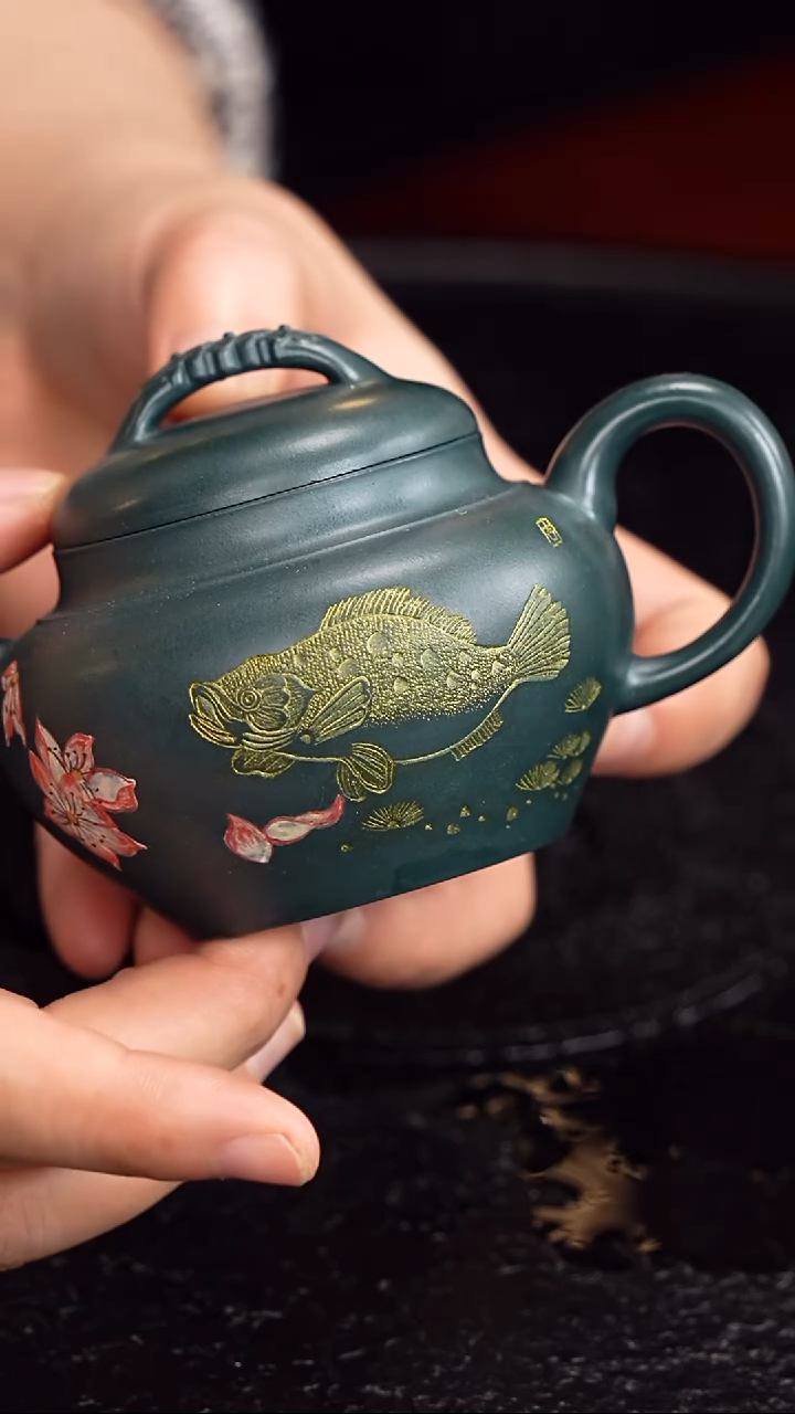 茶壶紫砂蒋氏工堂  桃花水平65 绿泥 180毫升