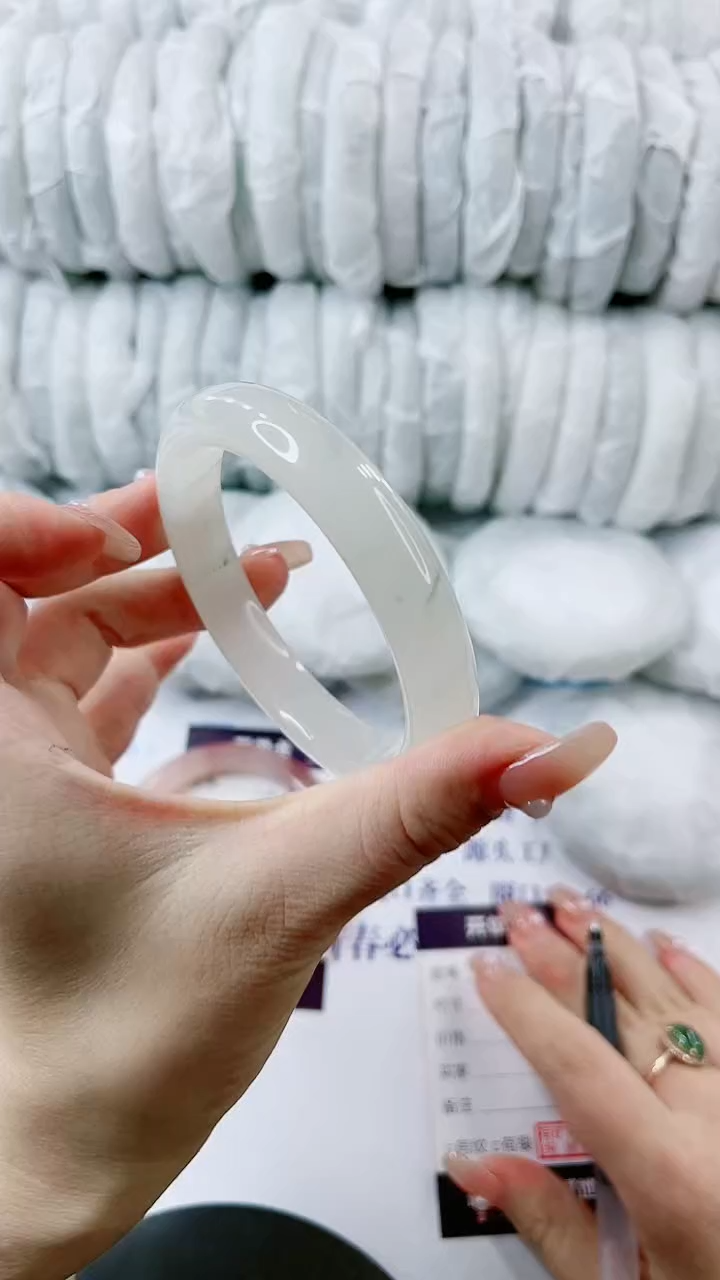 【闪购商品】石英质玉手镯未镶嵌0850583350-多样性发货