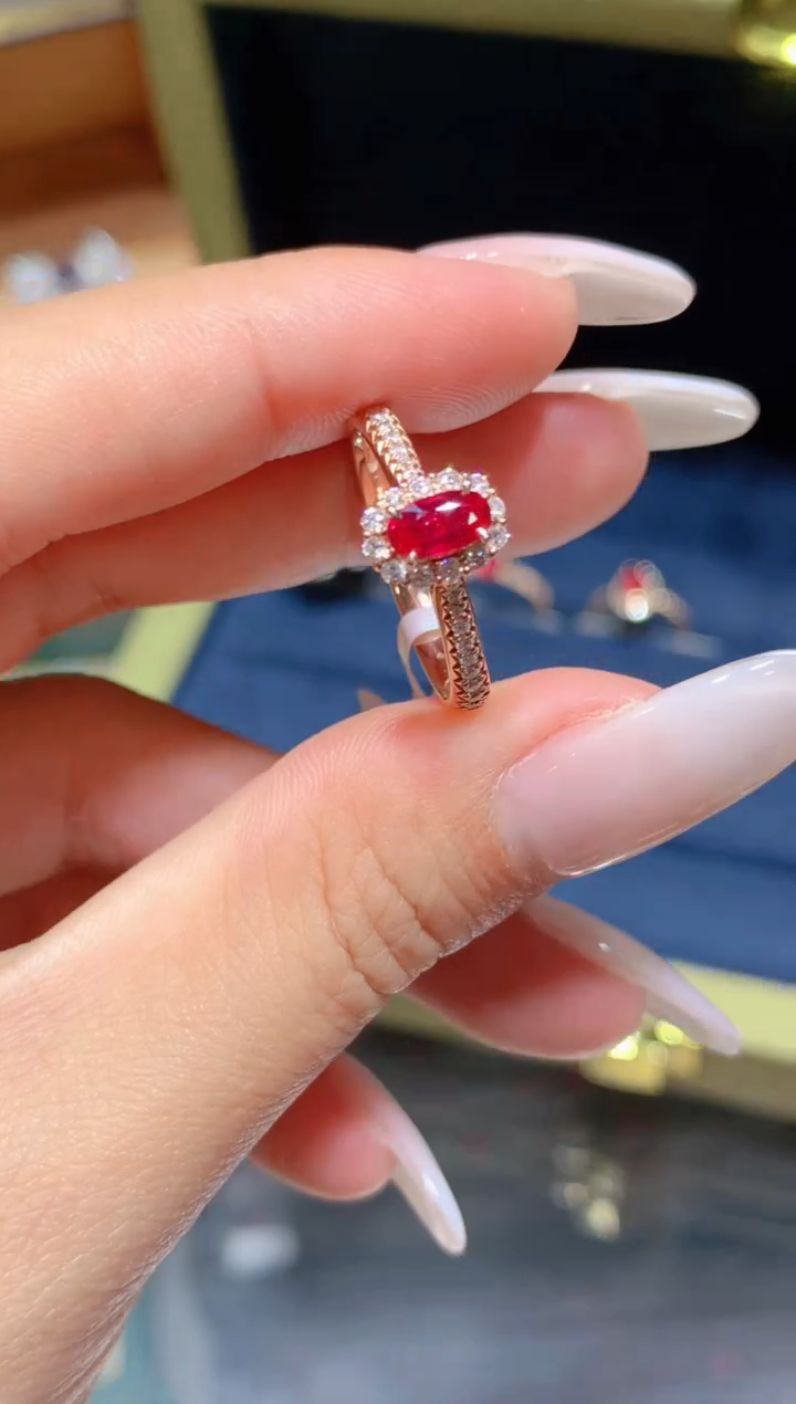 【闪购商品】红宝石戒指18K金镶嵌0.7CT