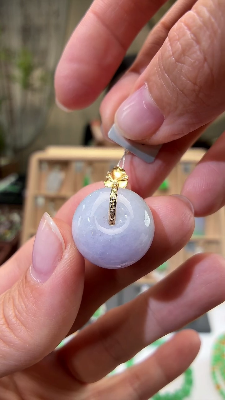 颈饰18K金镶嵌翡翠平安扣