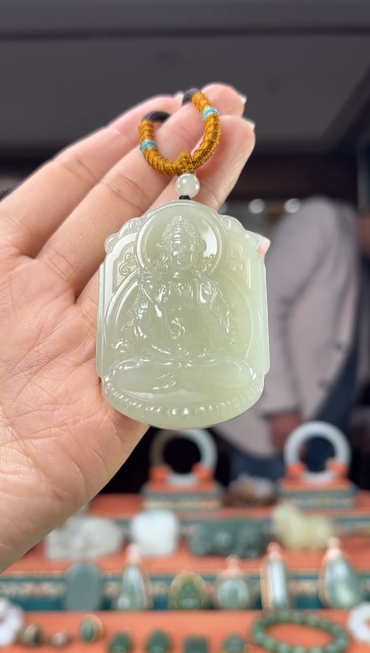 颈饰未镶嵌和田玉佩佩