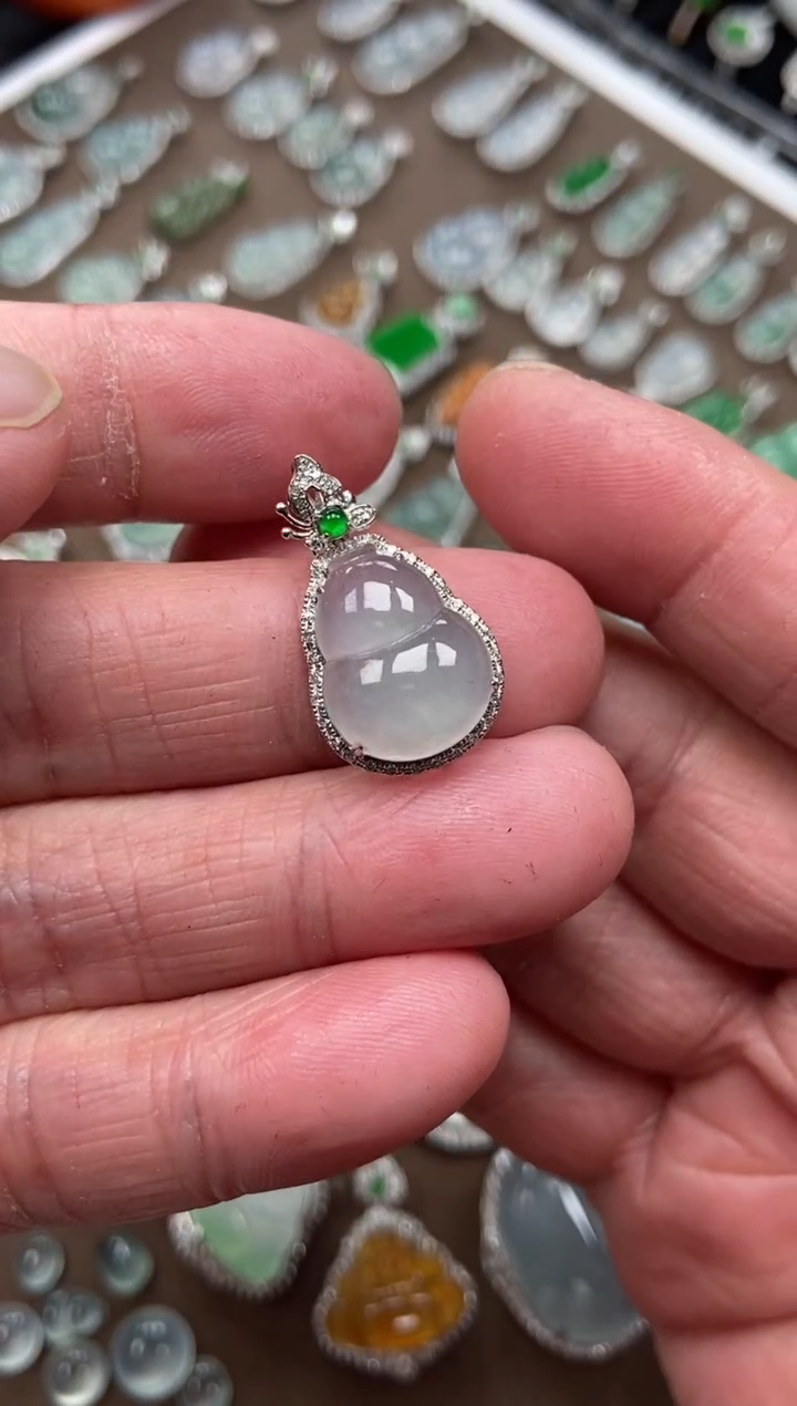 【闪购商品】翡翠吊坠(不含链)18K金镶嵌葫芦