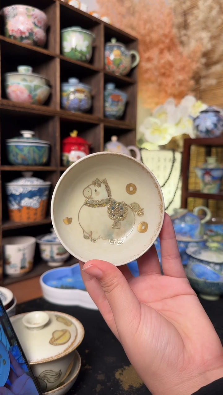 观山描金小马普洱杯