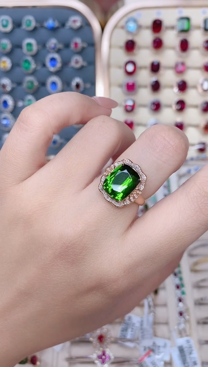 18K金镶嵌碧玺戒指碧玺7.1CT