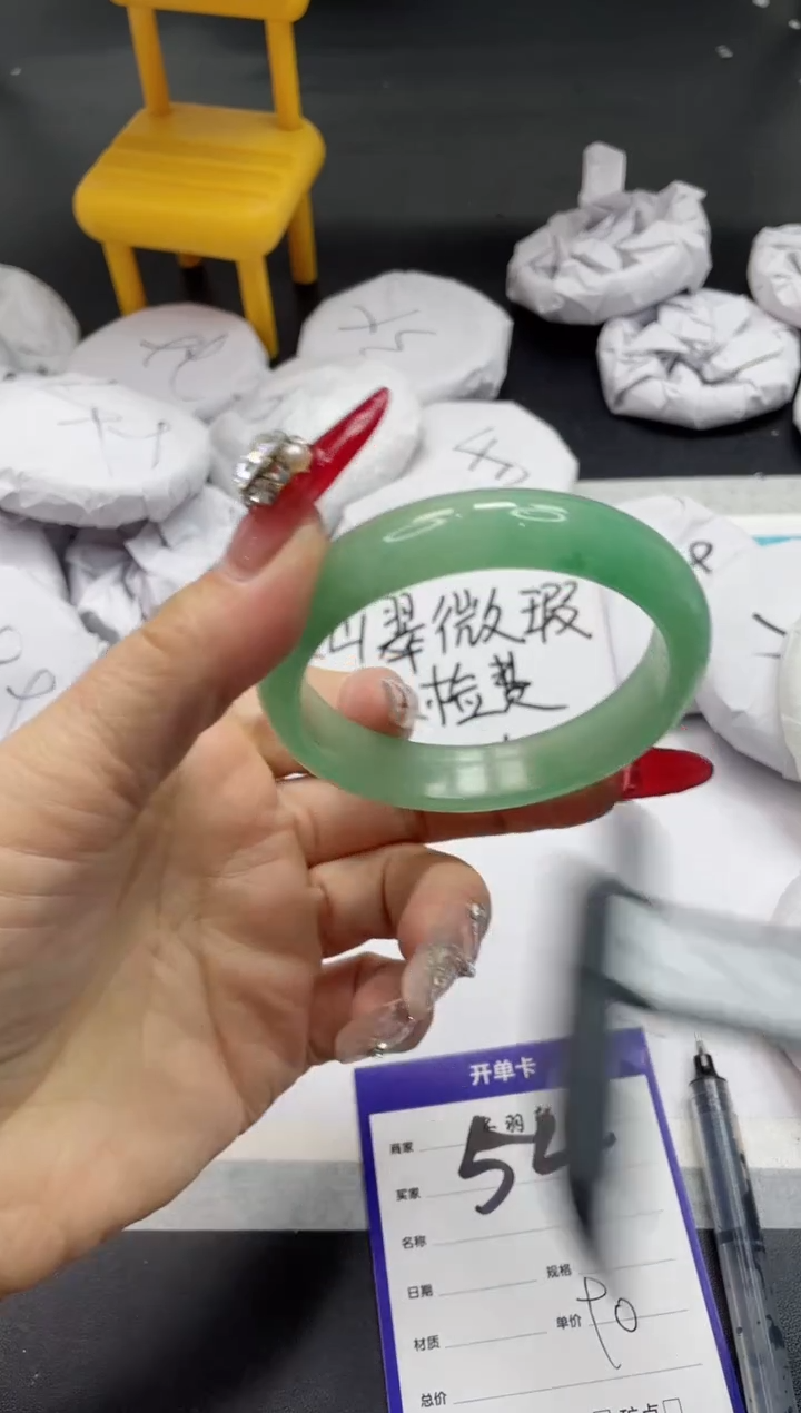 【闪购商品】石英质玉手镯未镶嵌54