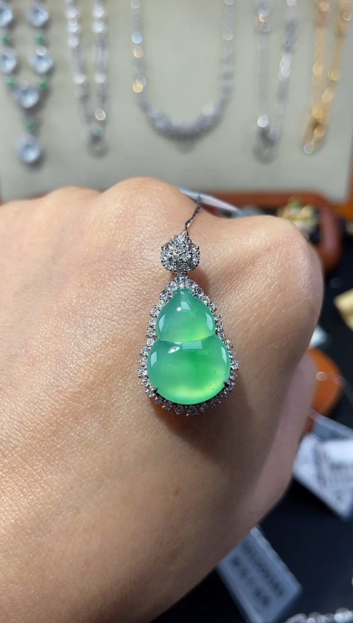 【闪购商品】翡翠颈饰18K金镶嵌吊坠