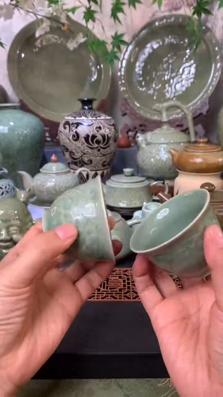 耀州窑青瓷百花铃铛杯两只