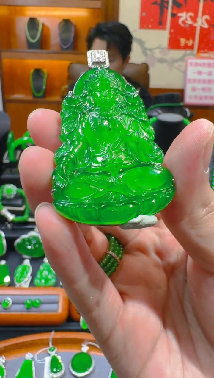 【闪购商品】翡翠吊坠(赠链)18K金镶嵌天然A货翡翠