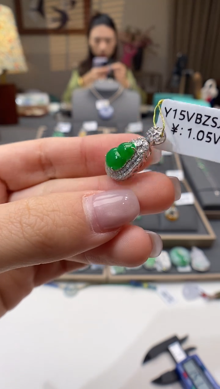 【闪购商品】翡翠颈饰18K金镶嵌葫芦