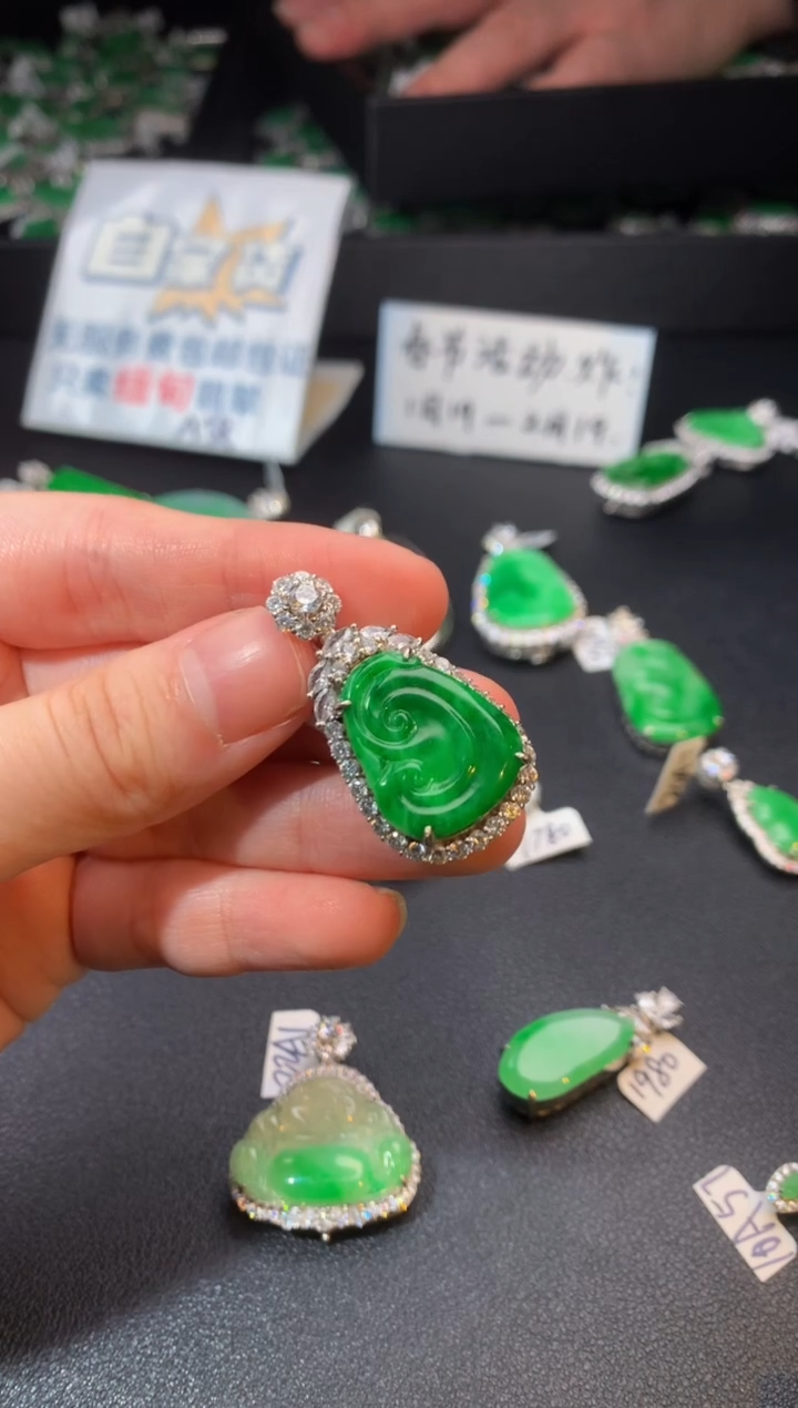 【闪购商品】翡翠颈饰银S925镶嵌翡翠