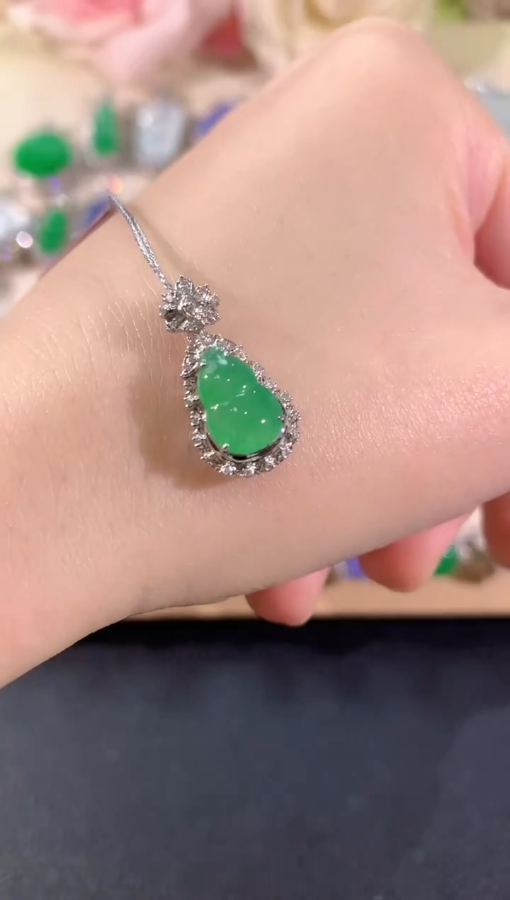 吊坠(不含链)18K金镶嵌翡翠冬日珠宝Q79