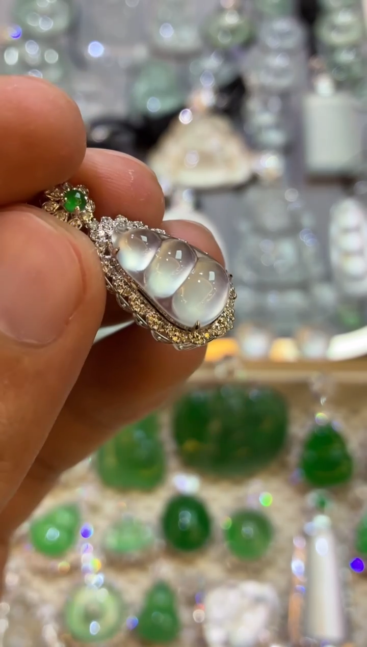 吊坠(不含链)18K金镶嵌翡翠豆子