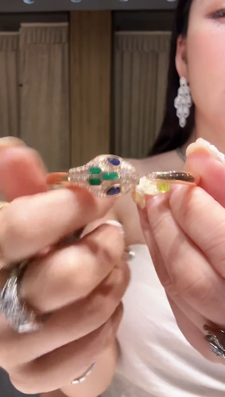 18K金镶嵌手镯钻石蛇头