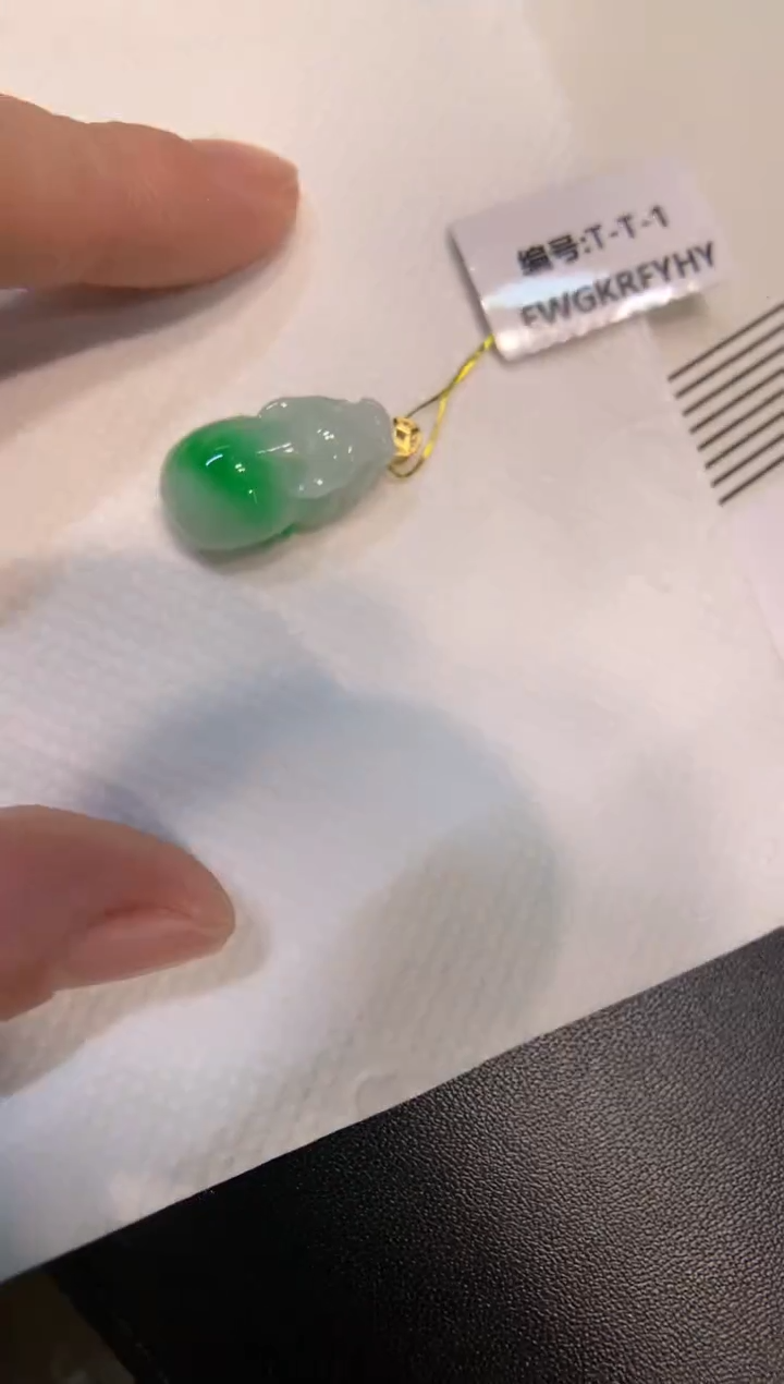 颈饰18K金镶嵌翡翠貔貅