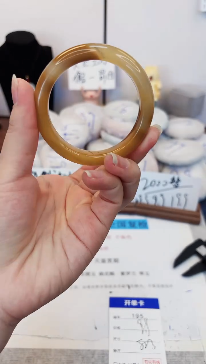 【闪购商品】石英质玉手镯未镶嵌195