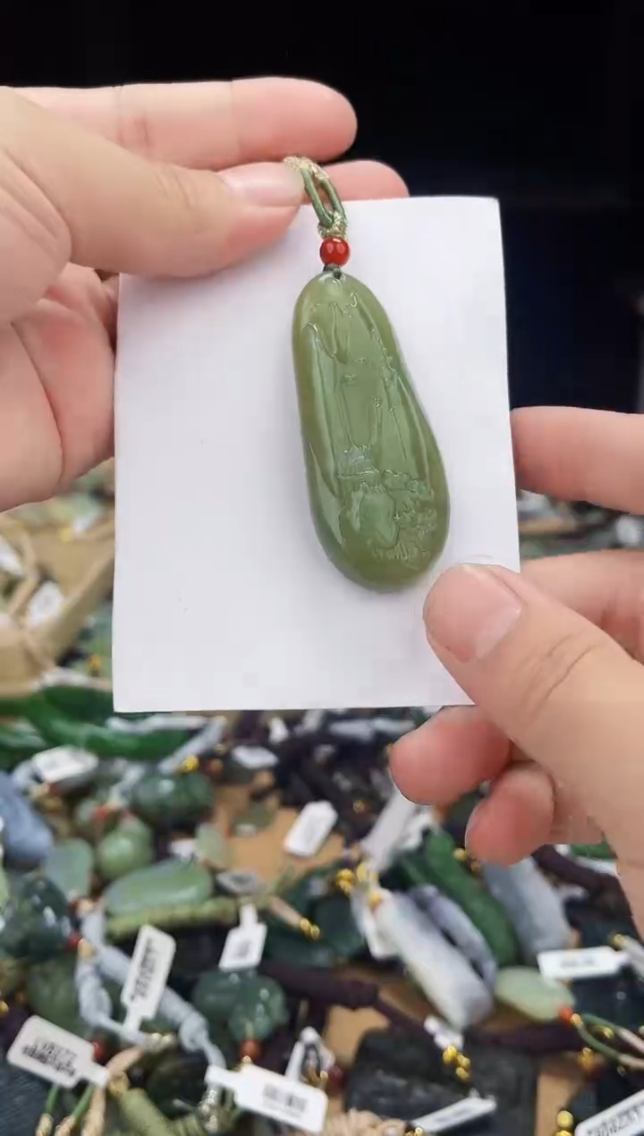 颈饰未镶嵌和田玉1