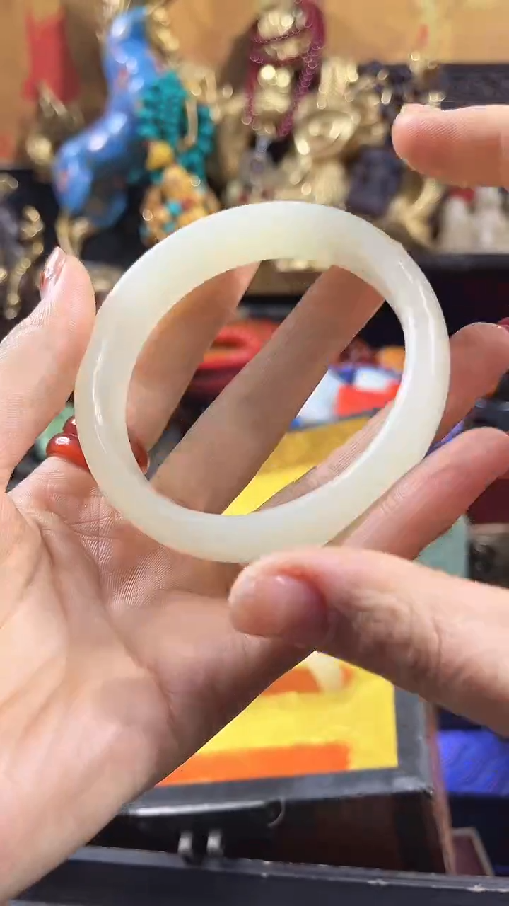 和田玉手镯未镶嵌花姐甄选白色和田玉手镯