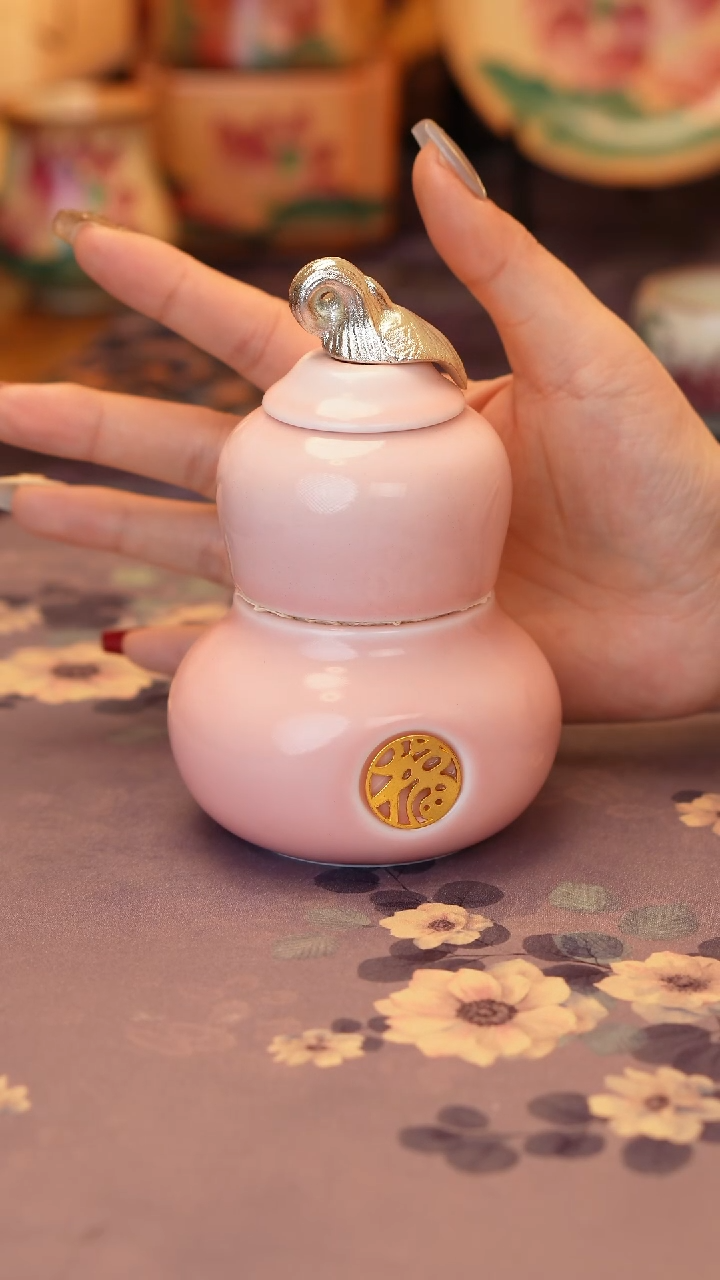 【闪购商品】粉色葫芦茶叶罐····