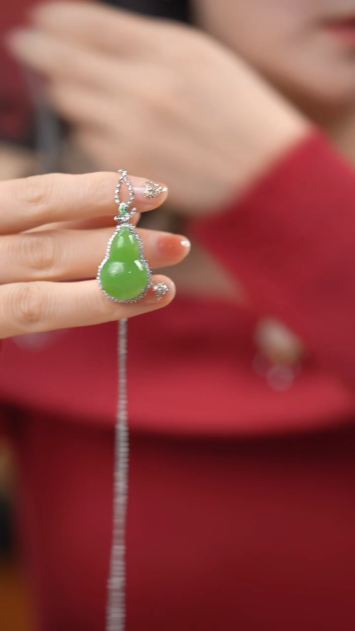 【闪购商品】和田玉吊坠18K金镶嵌【瘦的】苹果绿葫芦HNZ7258