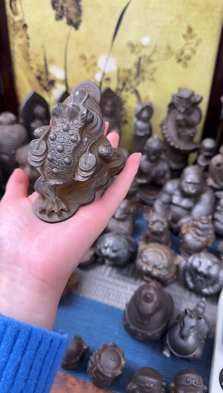 铁精致潮玩摆件吞币金蝉