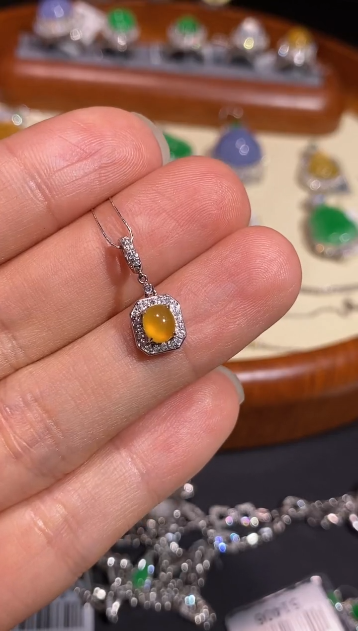 【闪购商品】翡翠颈饰18K金镶嵌吊坠