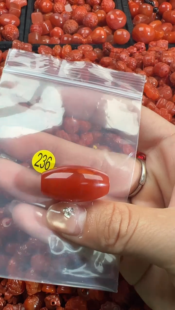 南红玛瑙未镶嵌颈饰1