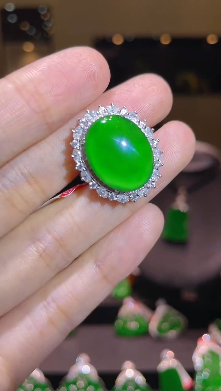 【闪购商品】翡翠吊坠(赠链)18K金镶嵌A40