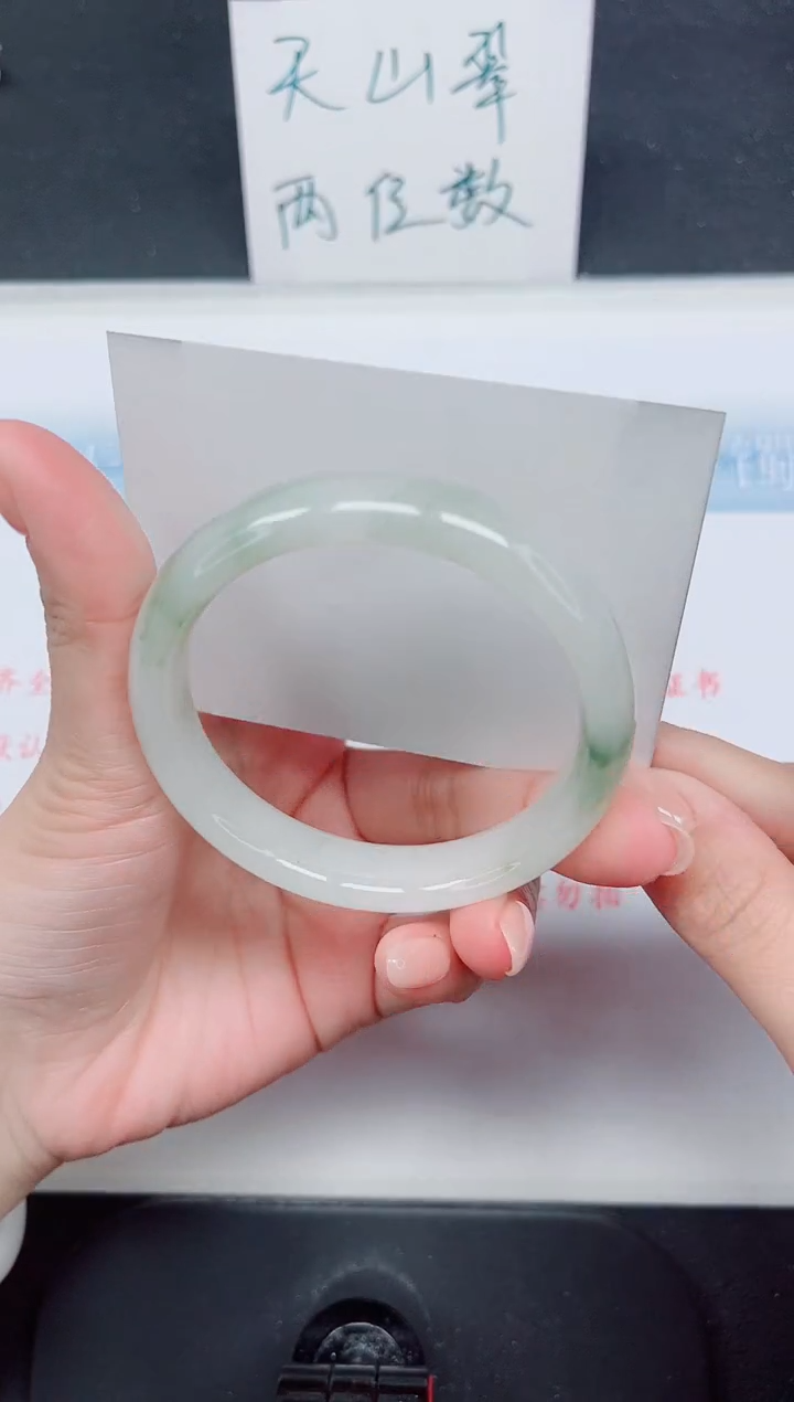 【闪购商品】石英质玉手镯未镶嵌119-55.6