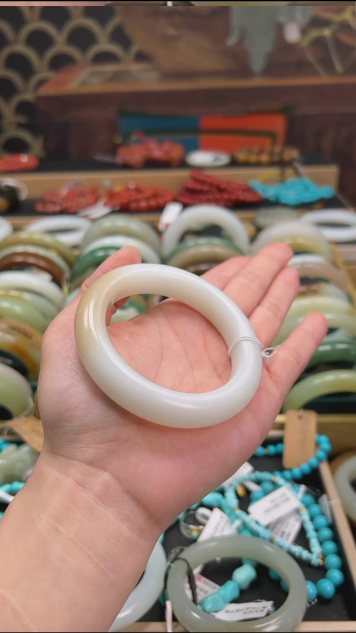 未镶嵌手镯和田玉俄糖白55+