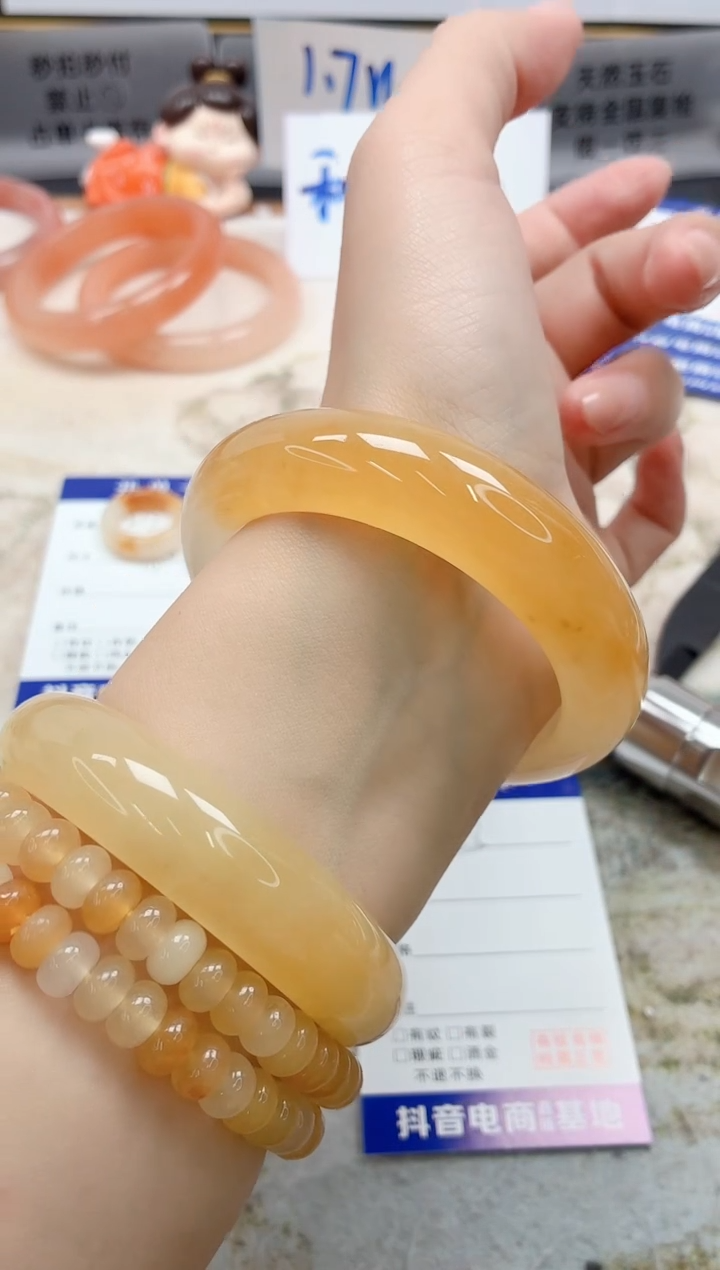 石英质玉手镯未镶嵌213/55.6