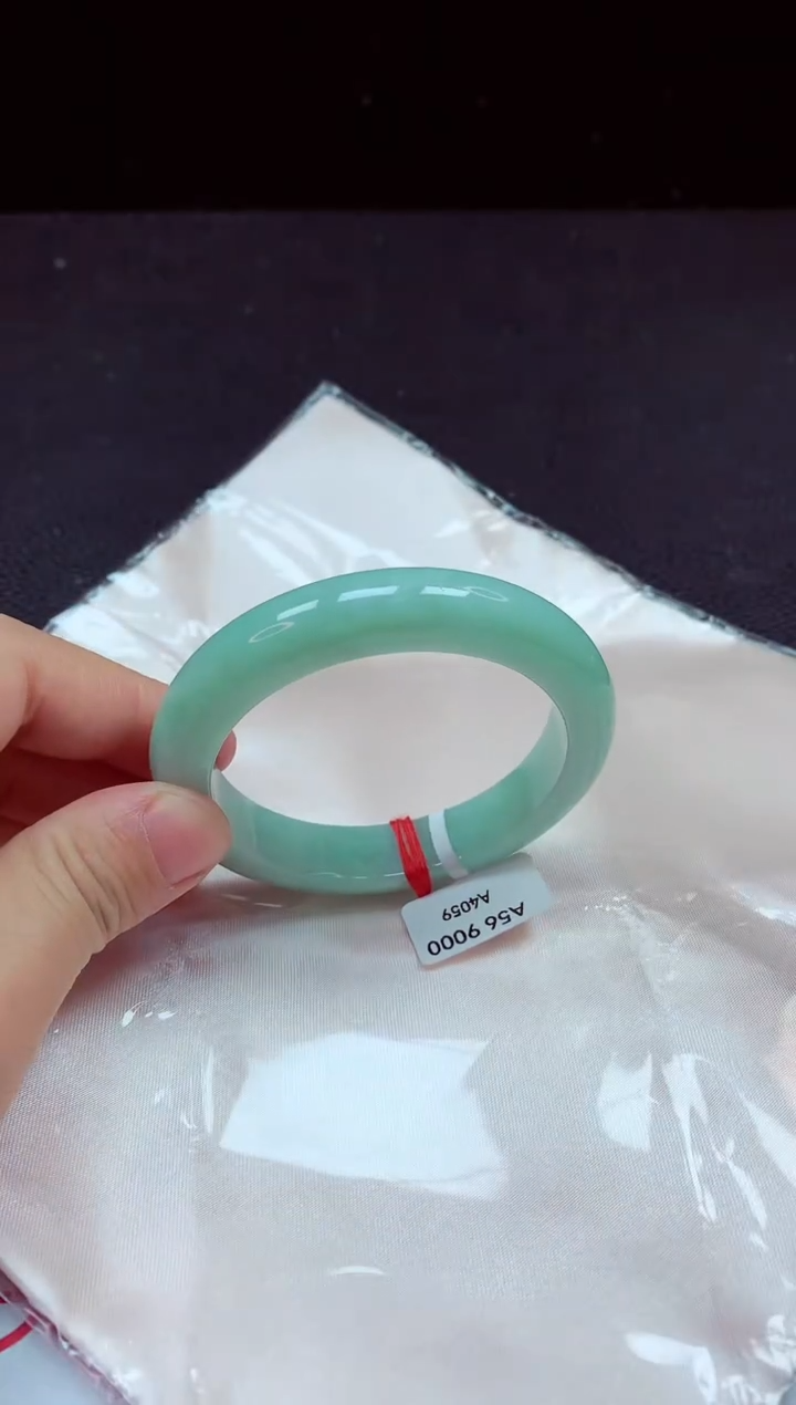 【闪购商品】翡翠手镯未镶嵌镯子56+